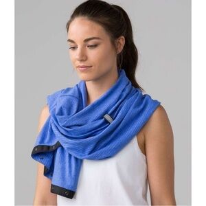 Lululemon Vinyasa Scarf. Blue with snaps